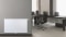 Muž obsluhuje výrobok Viessmann pomocou aplikácie Vicare na smartfóne.